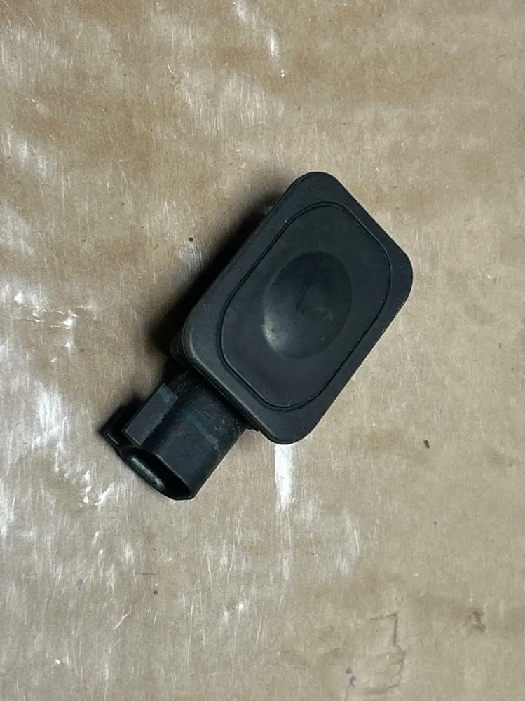 2015-17 Ford Mustang Gt Trunk Release Button   236 1