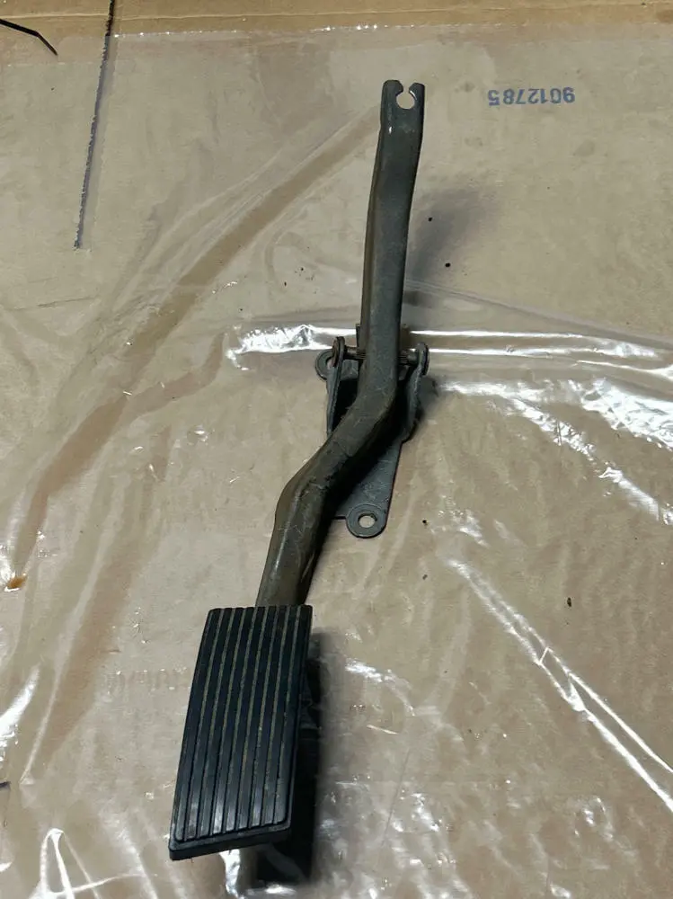1999-04 Ford Mustang Gt Oem Gas Pedal 230 1