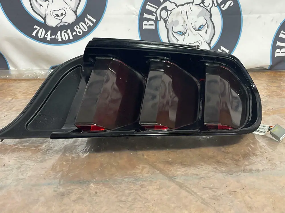 2015-17 Ford Mustang Passenger Rh Tail Light 265 1