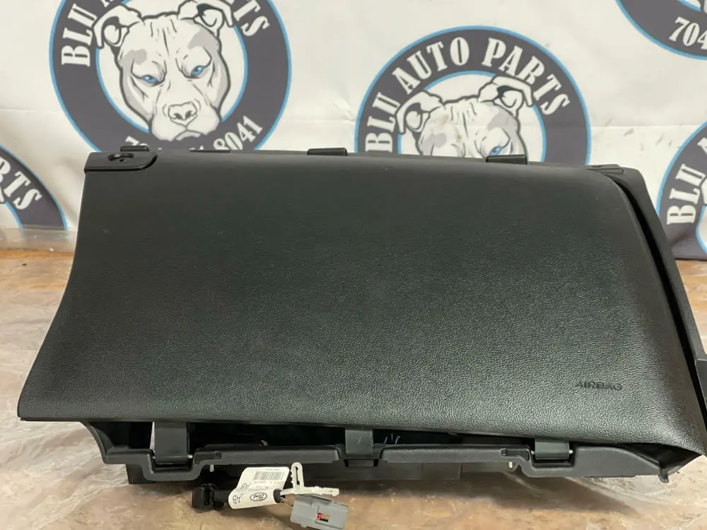 2015-17 Ford Mustang Rh Knee Bolster Under Dash (Fr3b-63060T10-Au3zhe) 265 1