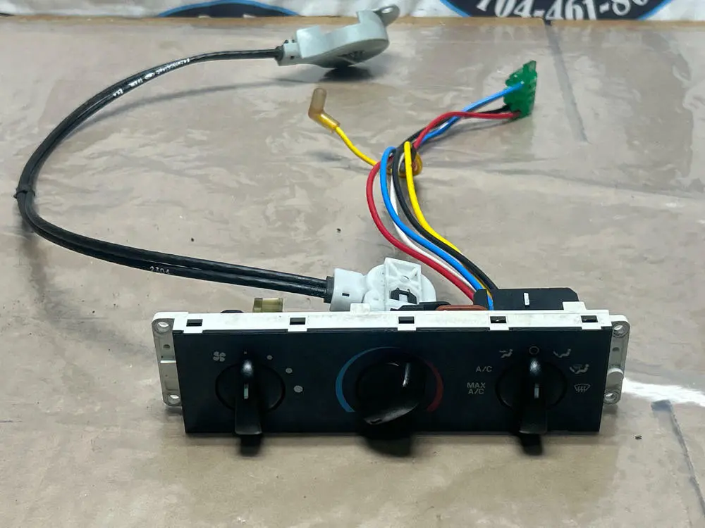 2003-04 Ford Mustang Svt Cobra Hvac Control Panel W/ Knobs- Low Miles 270 1