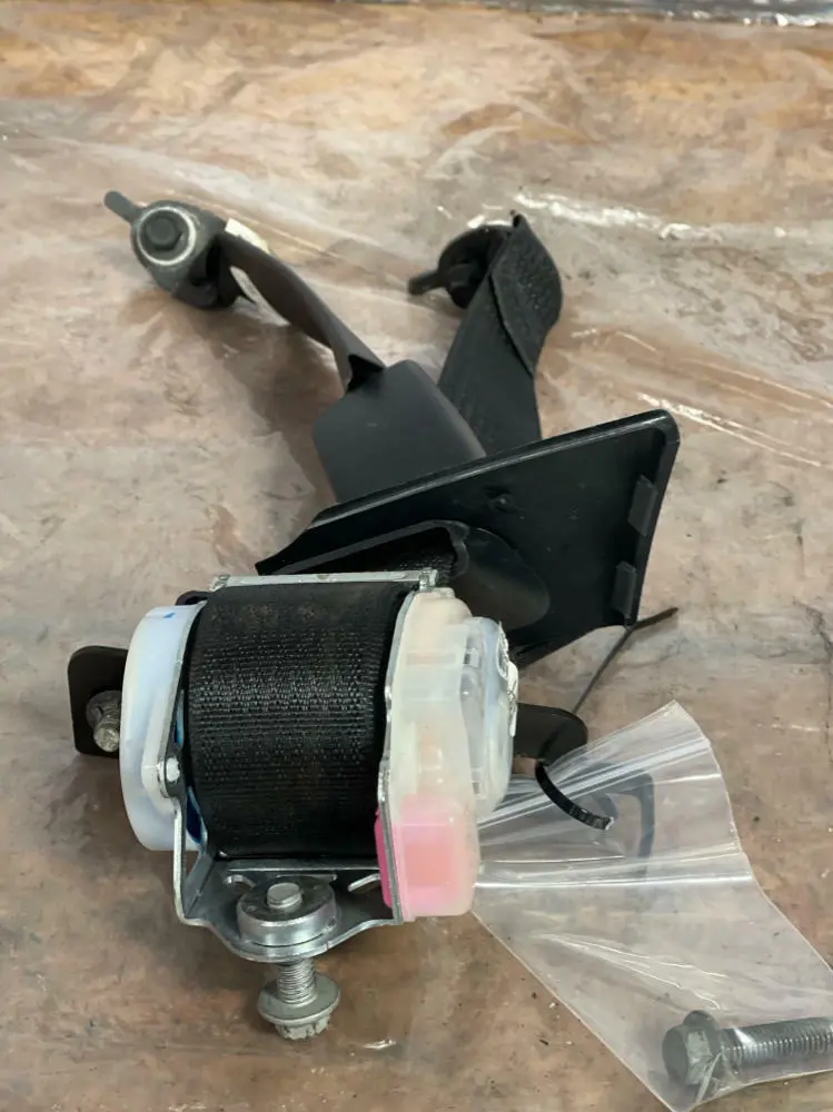 2015-17 Ford Mustang Lh Driver Rear Seat Belt 264 1
