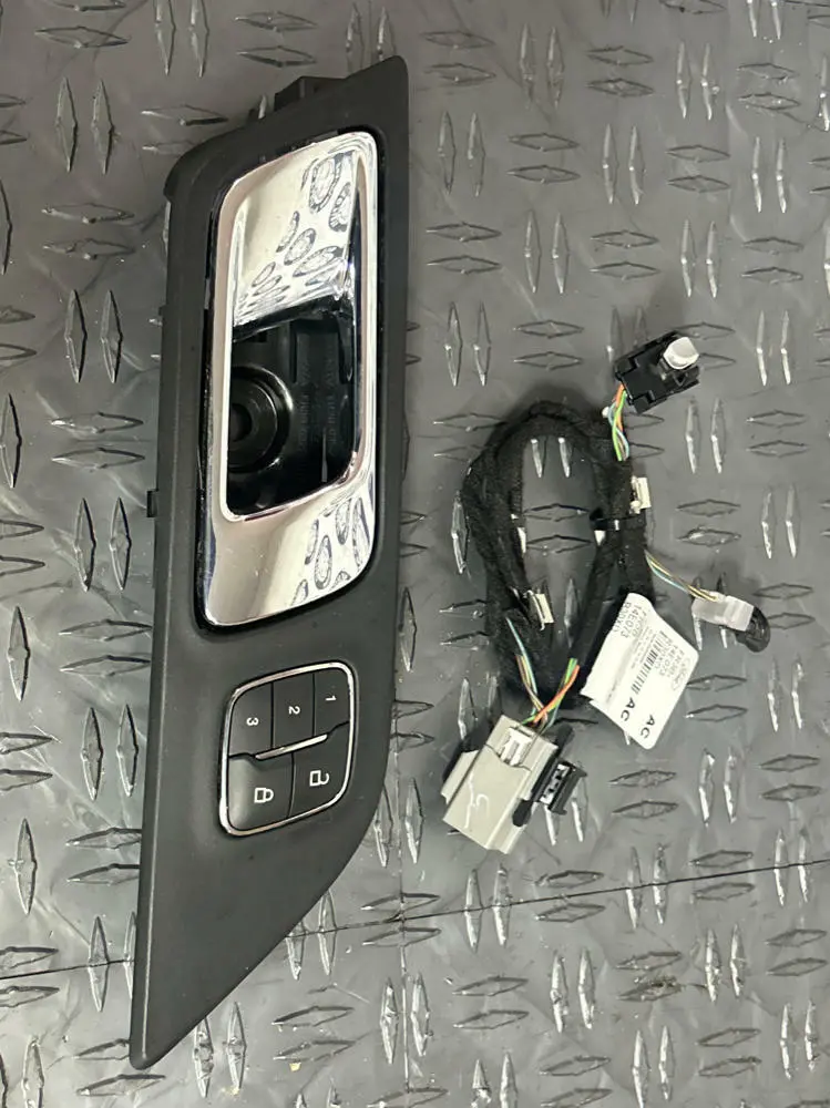2015-17 Driver Lh Door Handle/ Lock Control Panel/ Trim & Harness 268 1