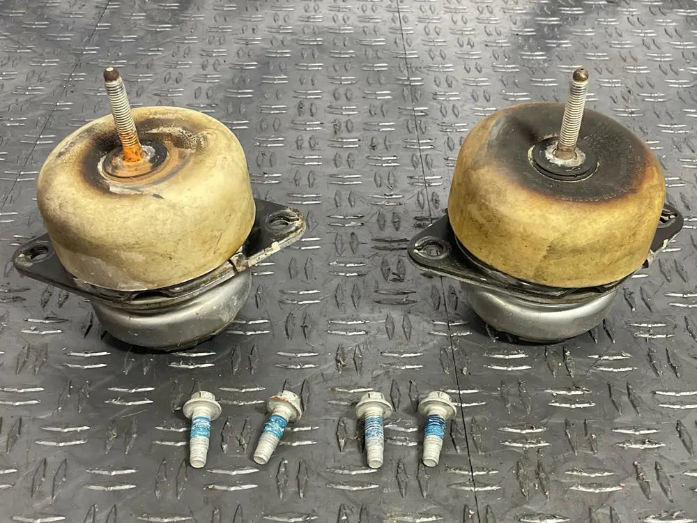 2013-14 Ford Mustang Gt Coyote Engine Mounts 5.0 259 1