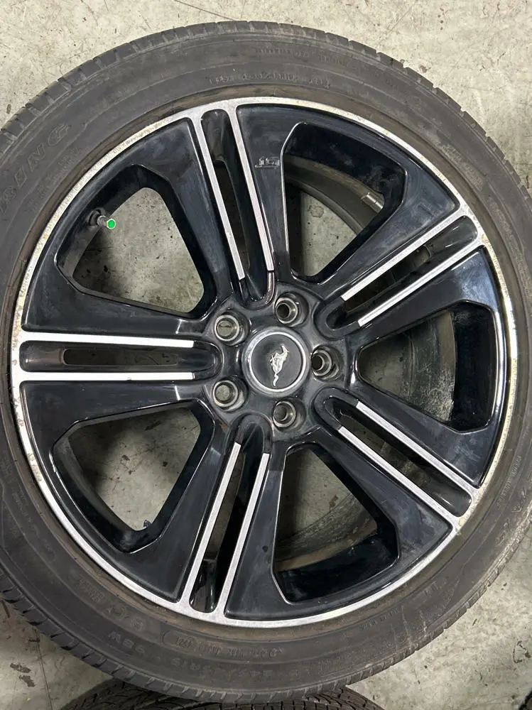 2013-14 Ford Mustang Gt/Cs Wheel & Tire Combo 259 2
