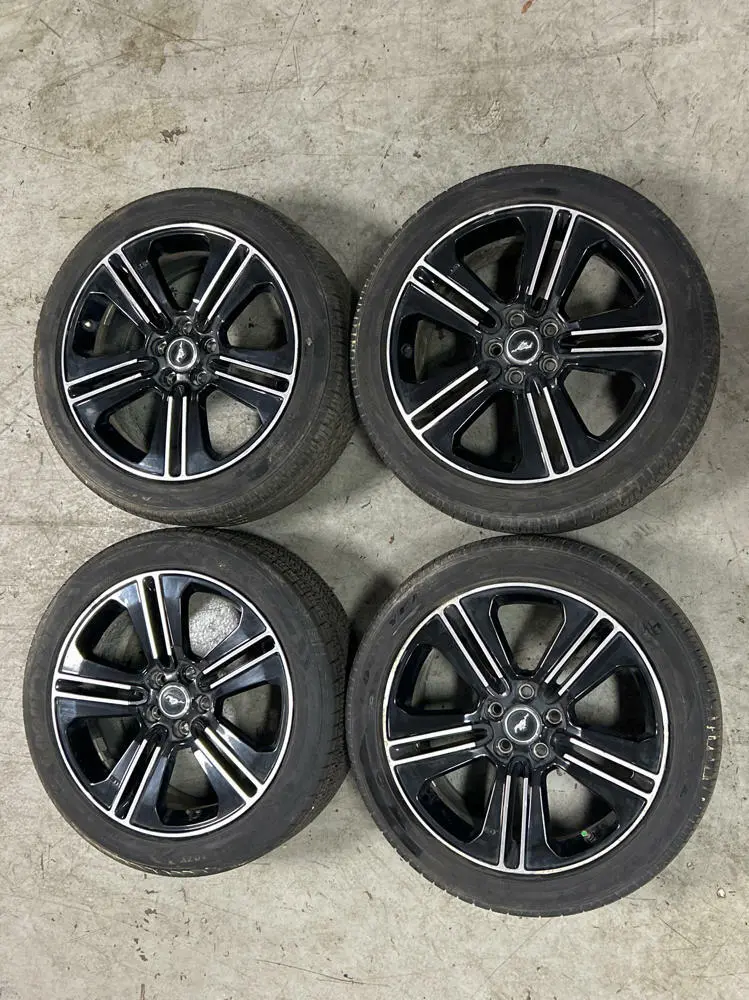 2013-14 Ford Mustang Gt/Cs Wheel & Tire Combo 259 1