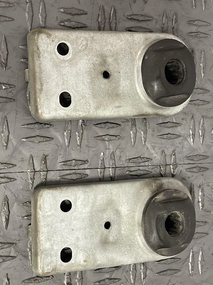 2013-14 Ford Mustang Gt Upper Radiator Brackets Pair 259 1