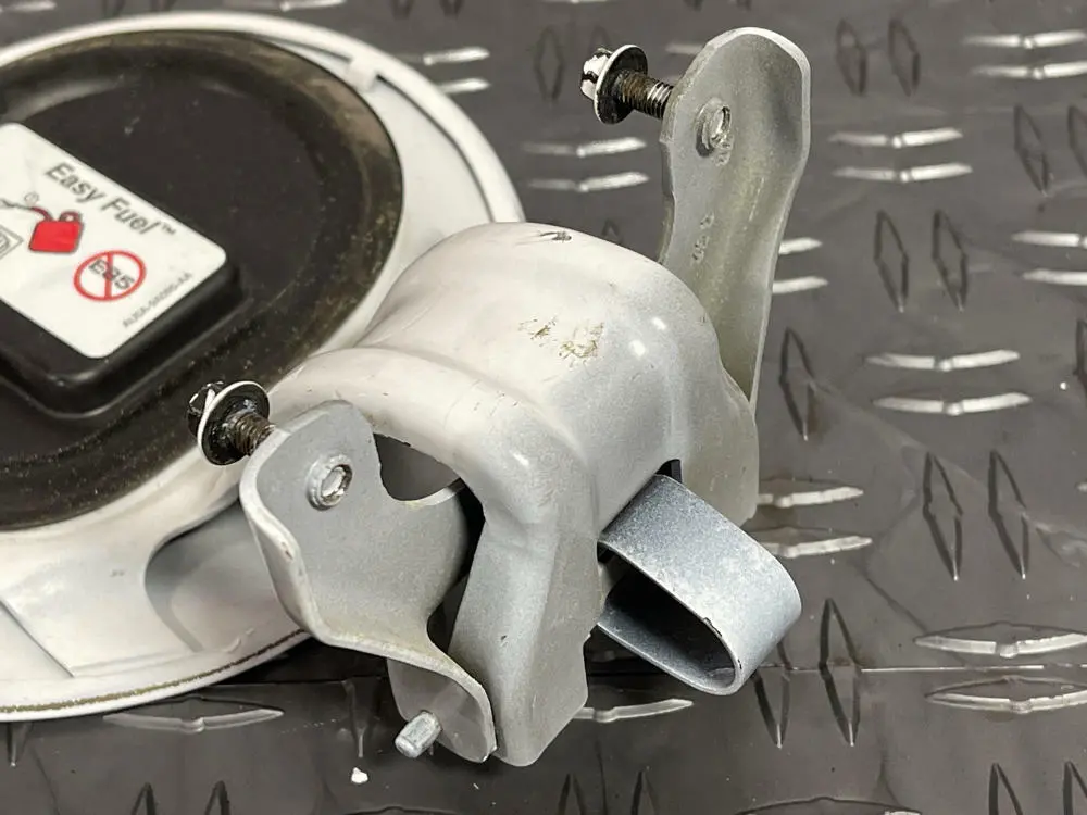 2013-14 Ford Mustang Fuel Door Assembly (Paint Code Yz: Oxford White) 259 2