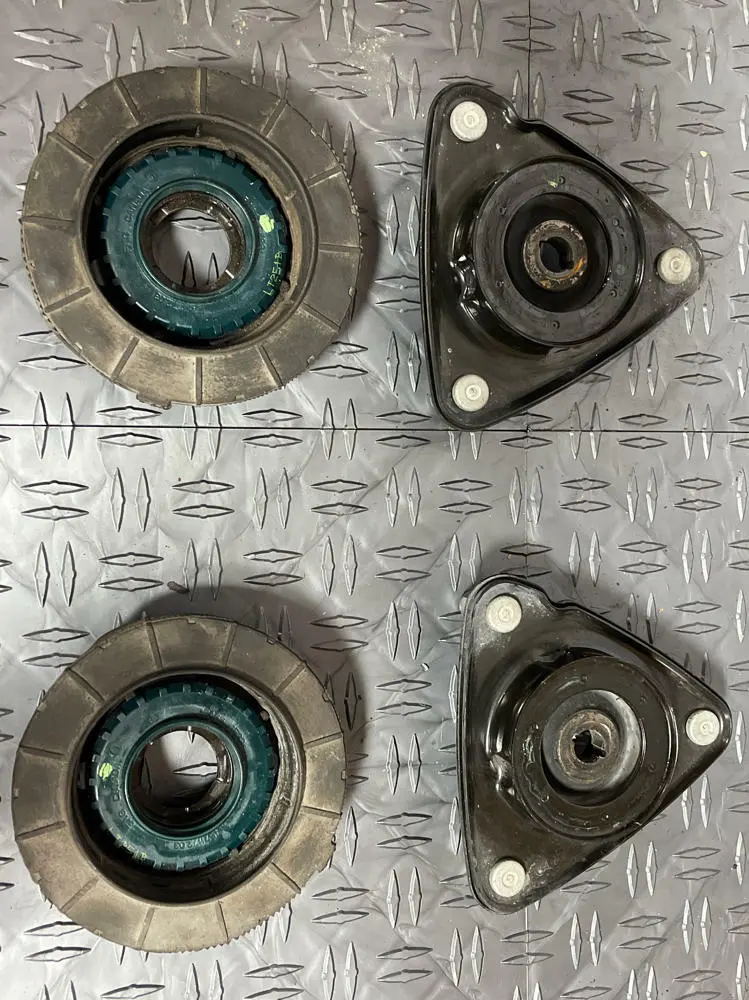 2015-23 Ford Mustang Strut Tops Pair Lh/Rh Oem 258 1