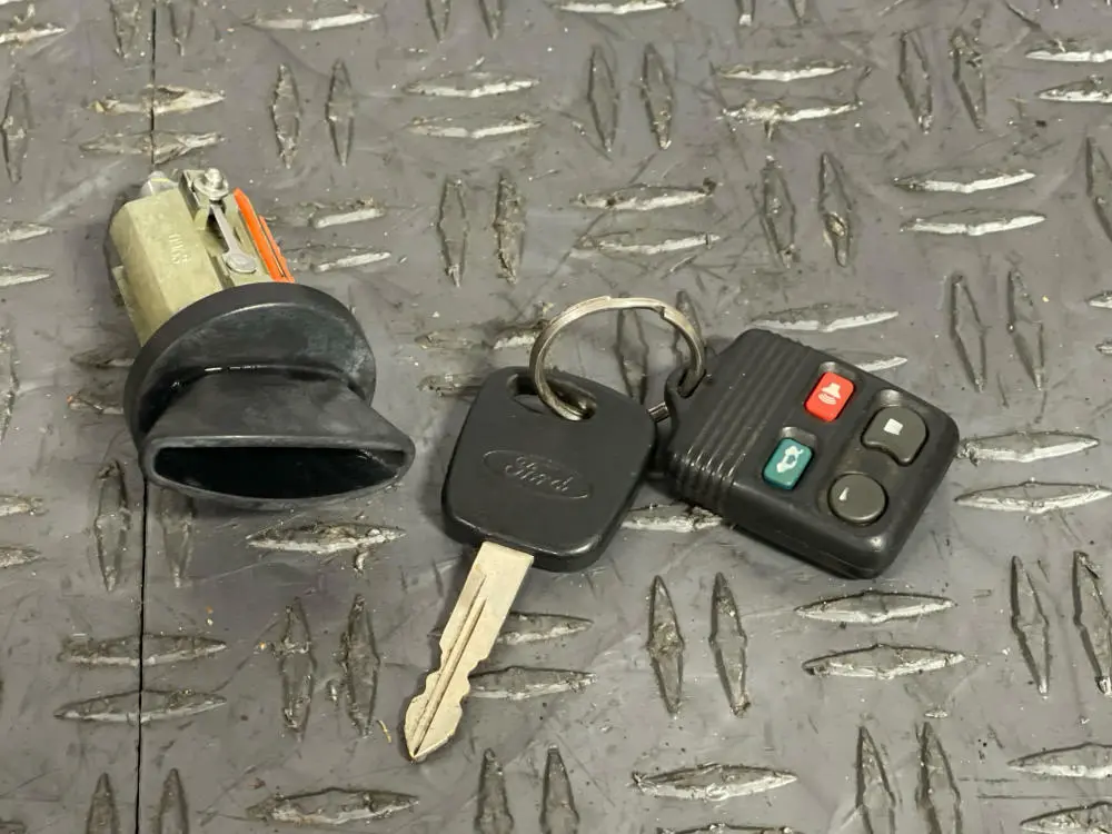 2003-04 Ford Mustang Svt Cobra Ignition & Key 272 1