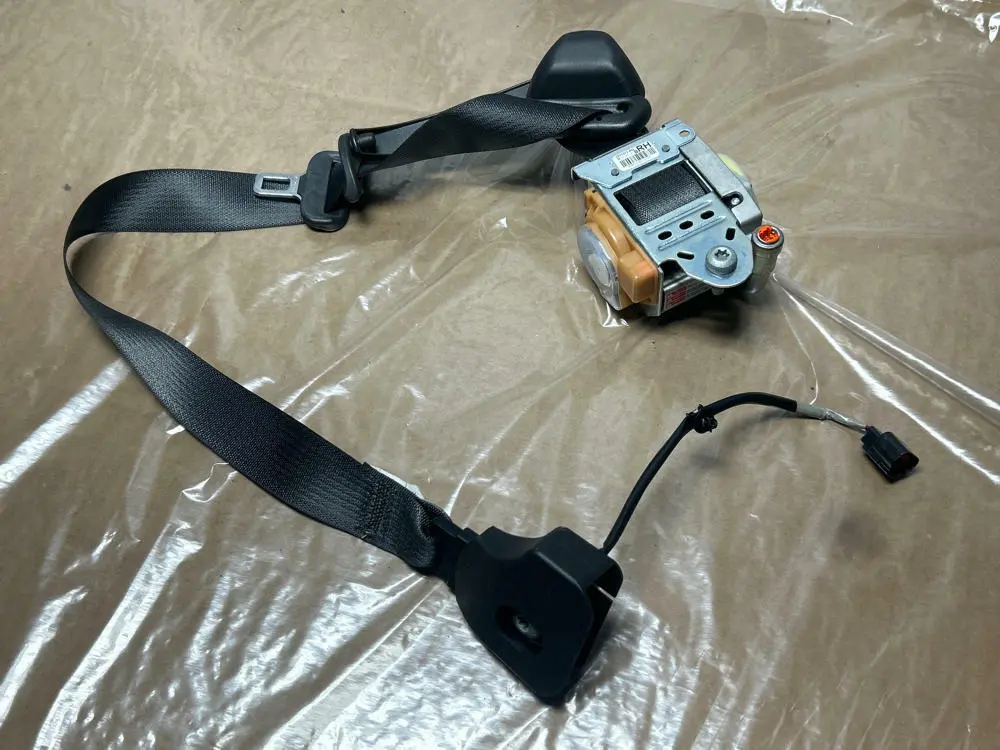 2013-14 Ford Mustang Gt Front Right Passenger Seat Belt 232 1
