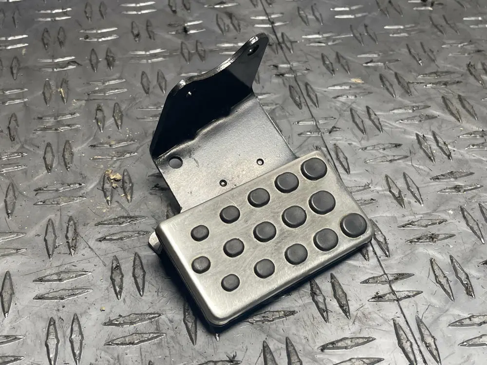 2003-04 Ford Mustang Svt Cobra Oem Dead Pedal W/ Cover 273 1