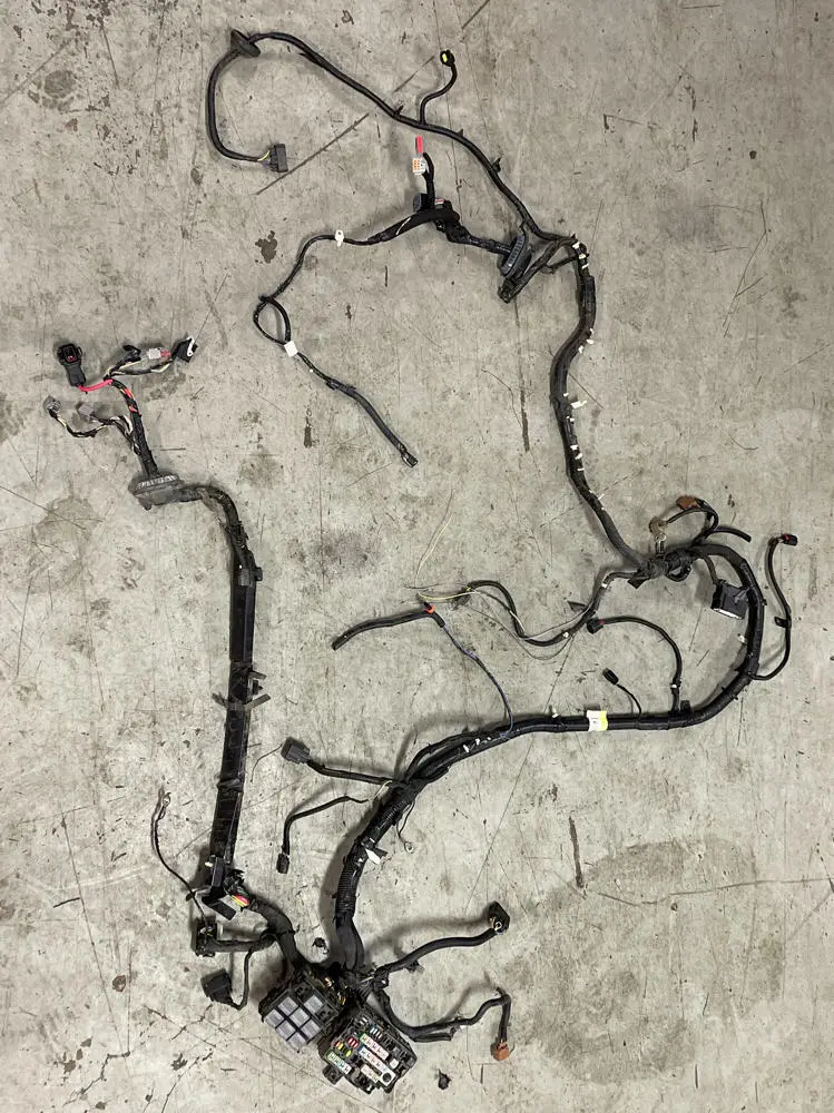 2011-12 Ford Mustang Gt Engine Bay Wire Harness Fuse Box Cr3t-14290-Fg 1