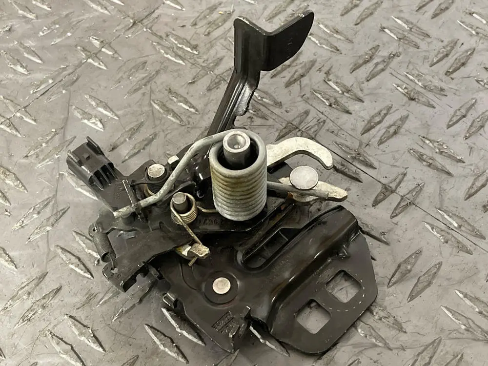 2018-23 Ford Mustang Gt Oem Hood Latch 275 1
