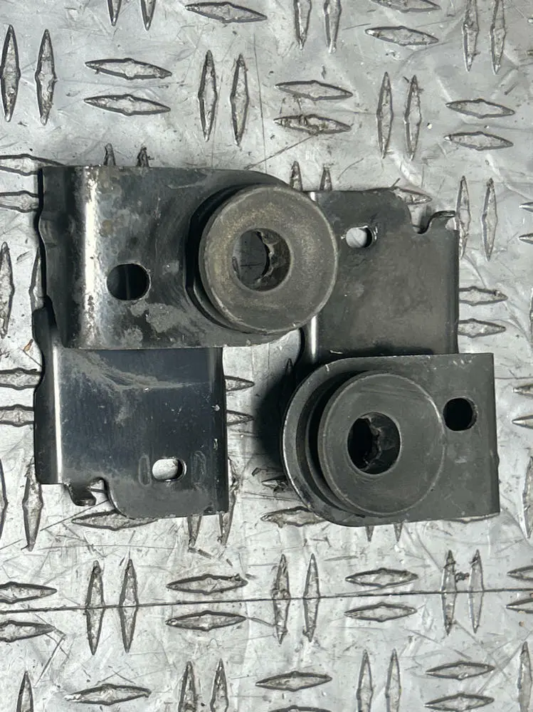 1999-04 Ford Mustang Gt/Bullitt Upper Radiator Brackets Pair 271 1