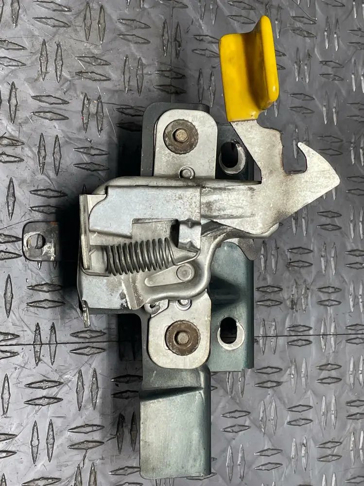 1999-04 Ford Mustang Gt/Bullitt Re-Man Hood Latch 271 1