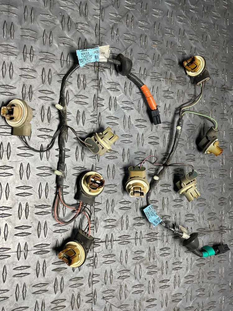 1999-04 Ford Mustang Rear Tail Light Harness Pair (Non Amber) 282 1