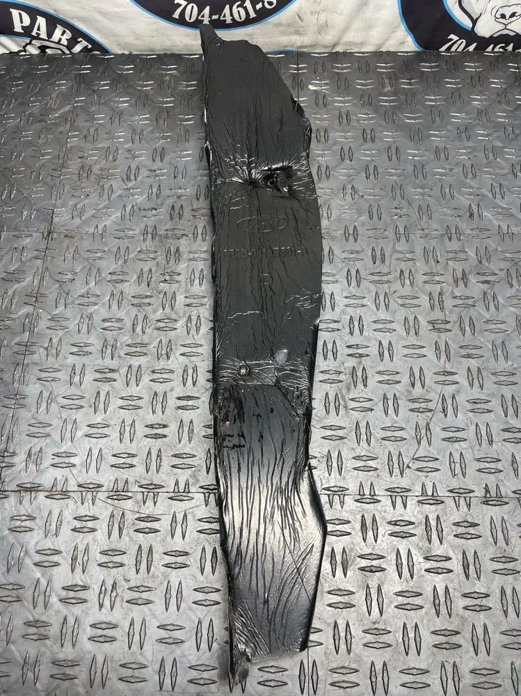2015-23 Ford Mustang Gt Passenger Front Rh Fender Insulator 279 1