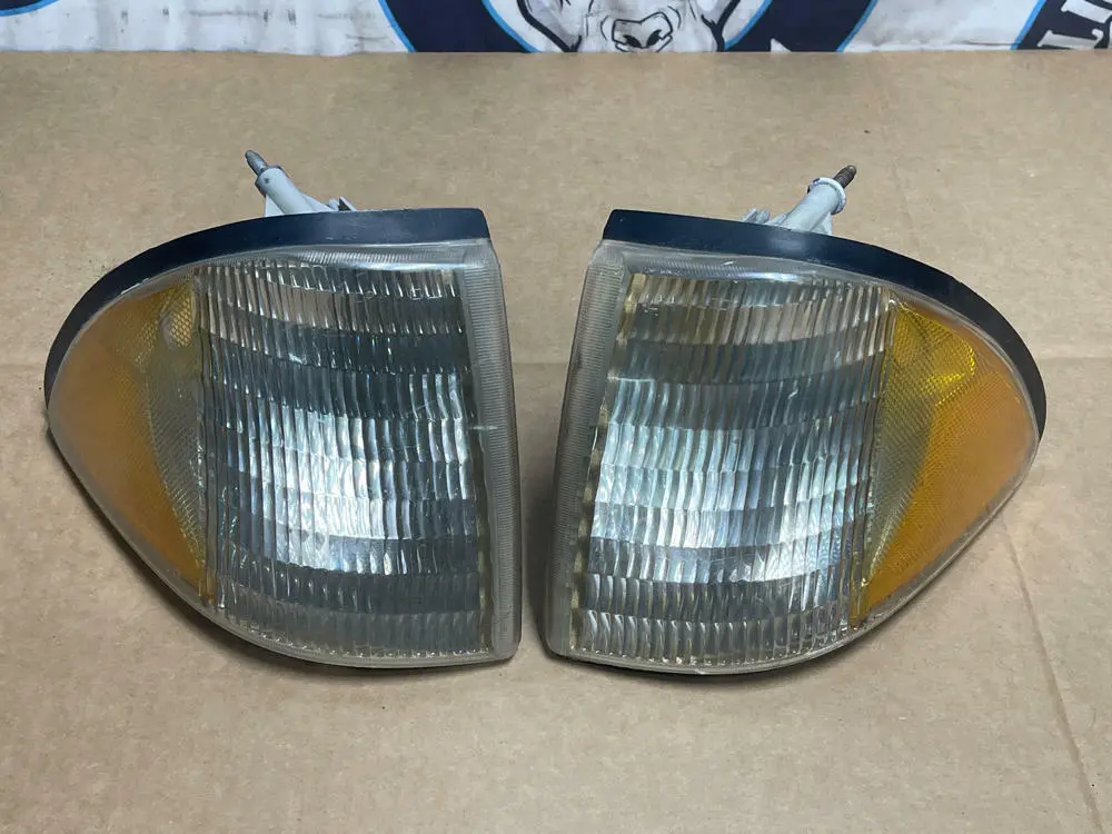 1987-93 Ford Mustang Lx Oem Outer Corner Light Pair 209 1