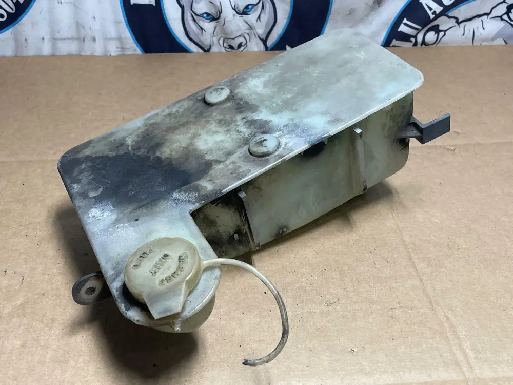 1987-93 Ford Mustang Lx Wiper Reservoir 209 1