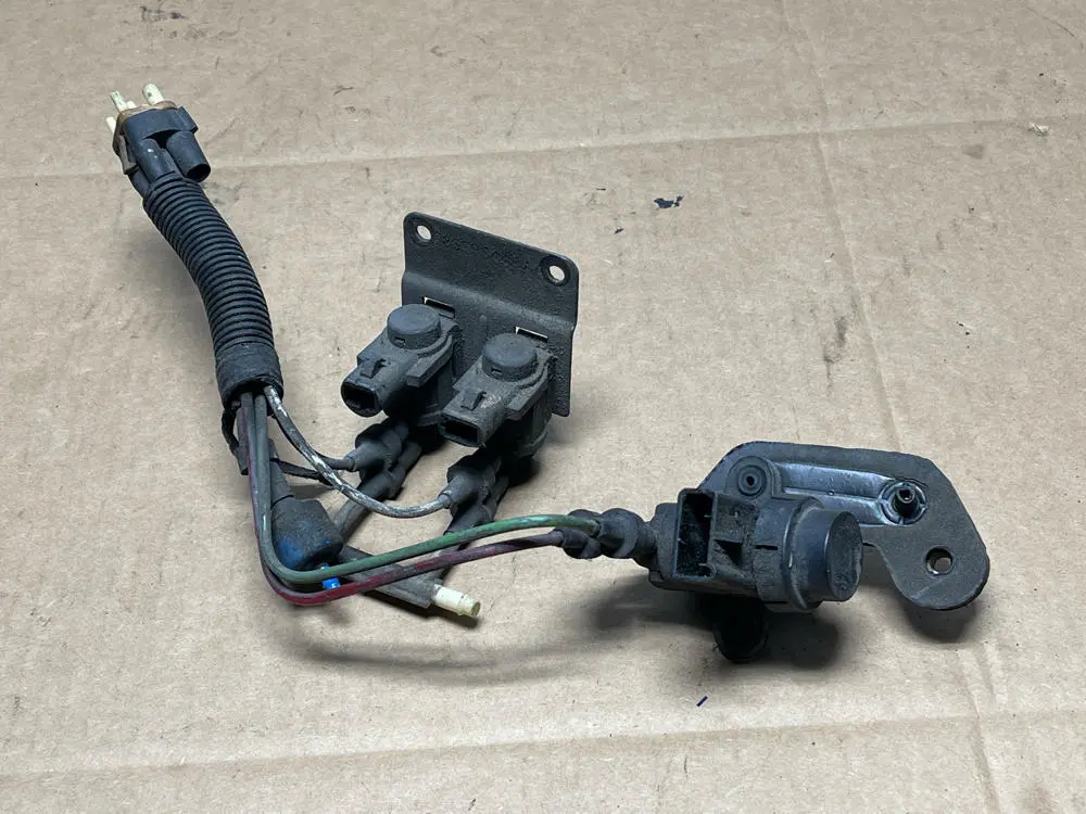 1987-93 Ford Mustang Lx Vacuum Line Junction Box- For 5.0 209 1