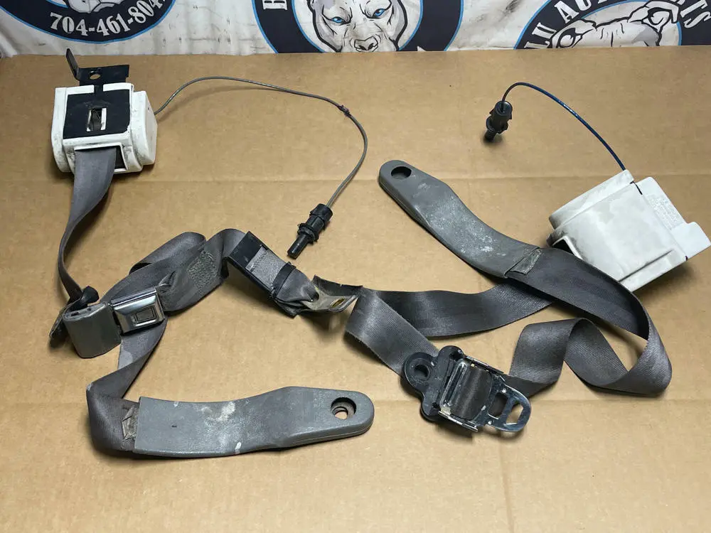 1987-93 Ford Mustang Lx Front Seat Belt Pair 209 1