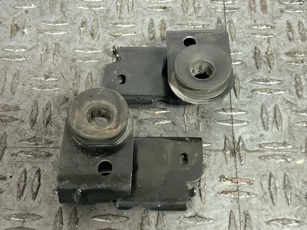 2003-04 Ford Mustang Svt Cobra Upper Radiator Brackets Pair 283 1