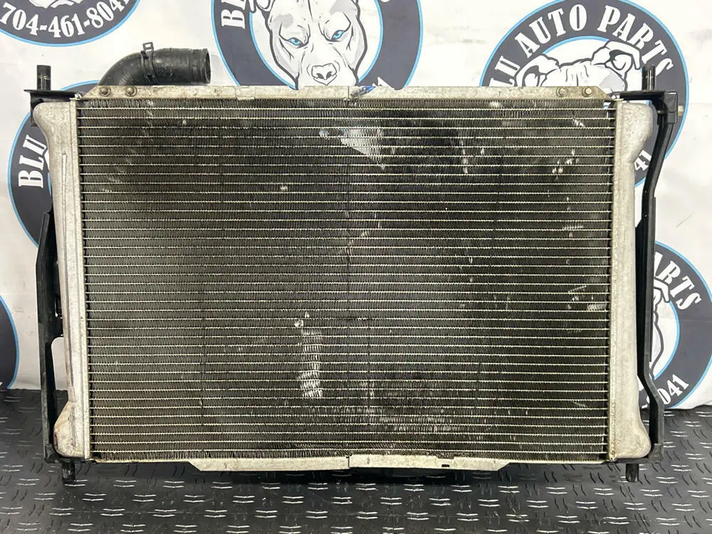 2003-04 Ford Mustang Svt Cobra Radiator & Fan Assem- Needs Petcock Replaced 283 1