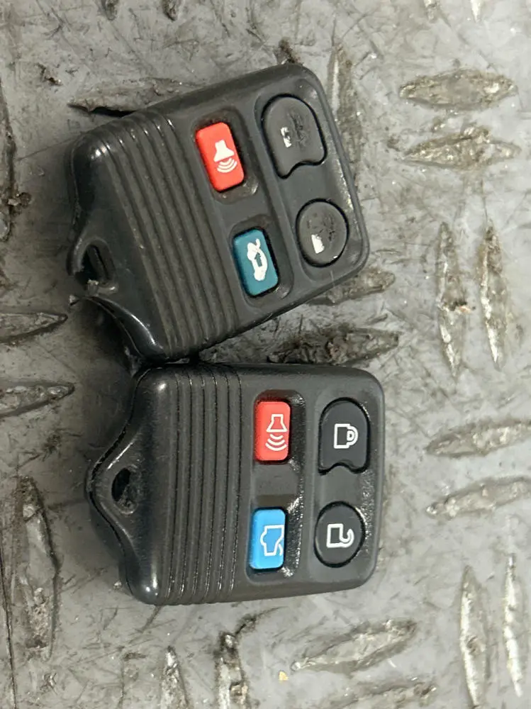 1999-04 Ford Mustang Key Fob- Will Need Reprogramming 283 1