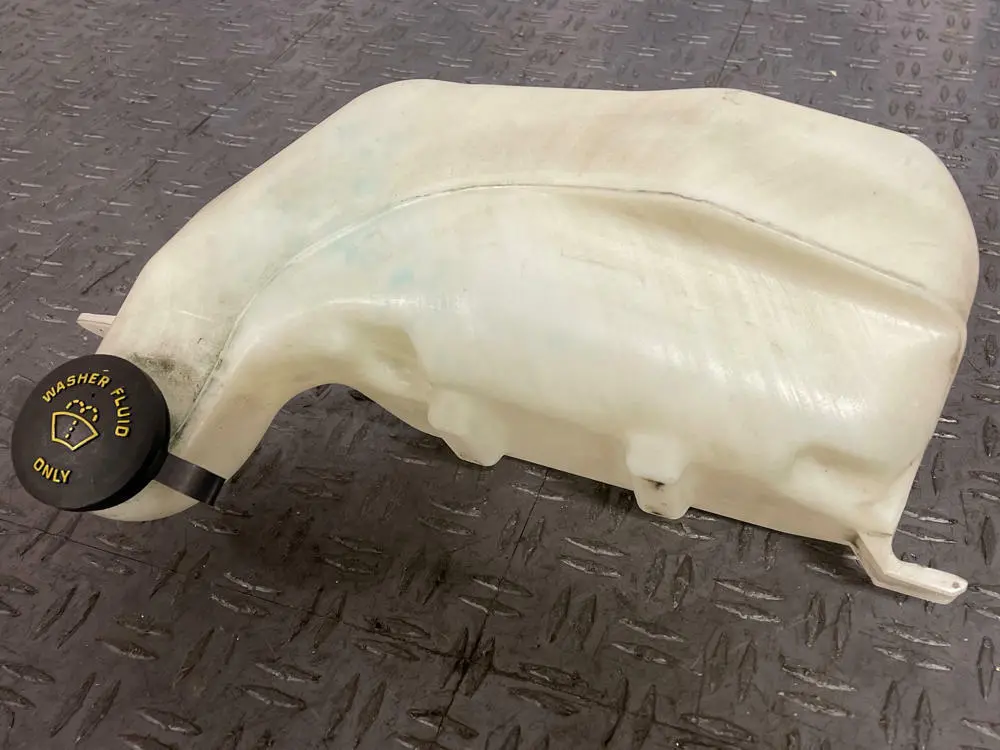 1999-04 Ford Mustang Windshield Wiper Reservoir 284 1