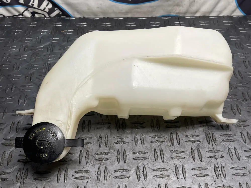 1999-04 Ford Mustang Wind Shield Wiper Reservoir 284 1