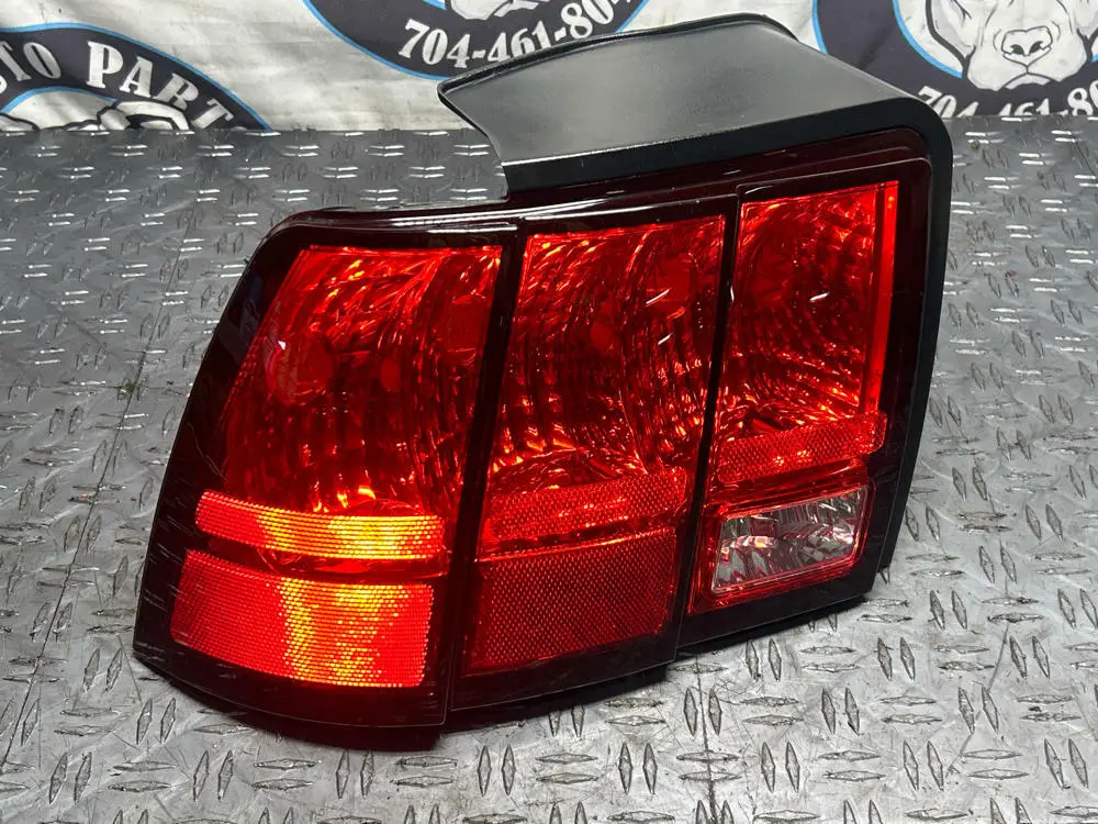 1999-04 Ford Mustang Oem Driver Lh Tail Light 285 1