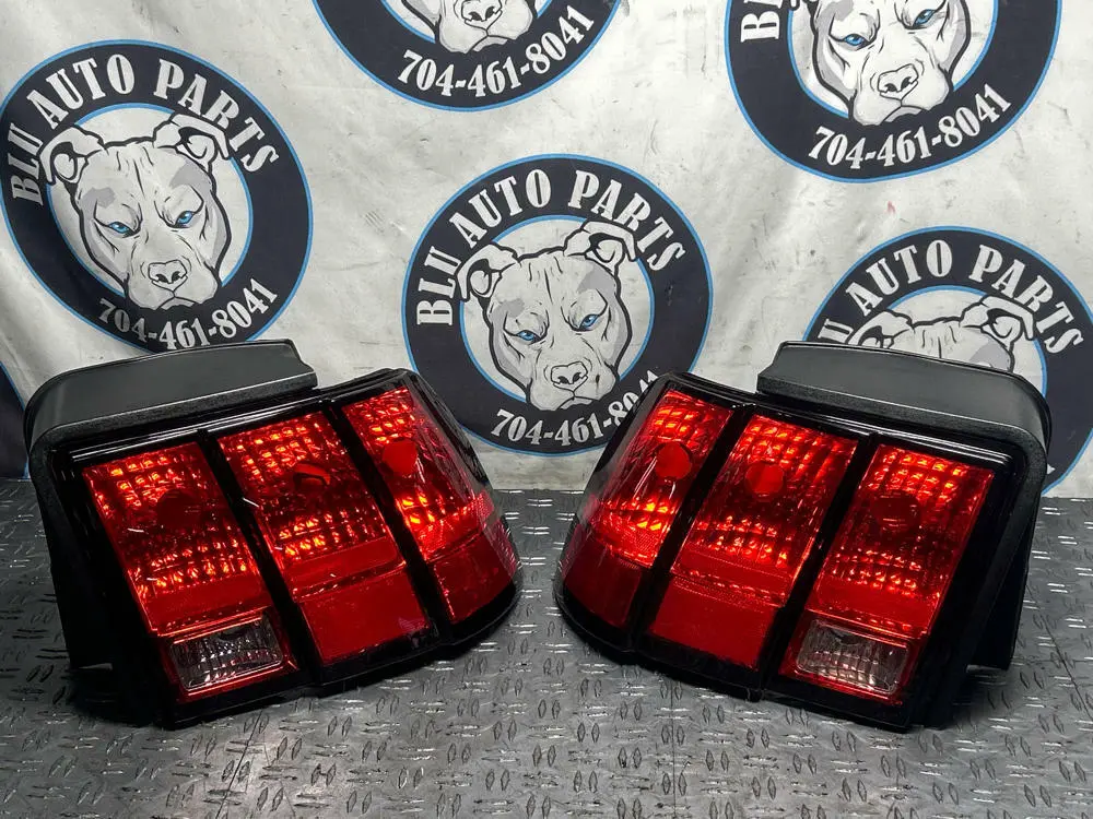 1999-04 Ford Mustang Oem Tail Light Pair 285 1