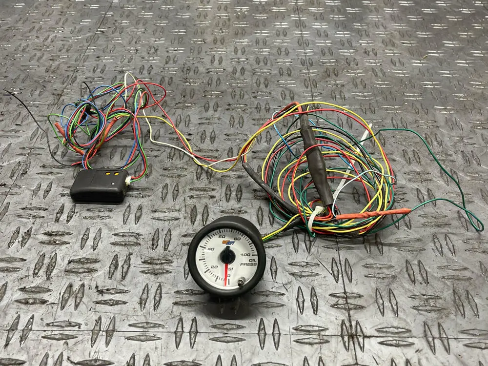 Glowshift Oil Pressure Gauge- Whiteface 285 1
