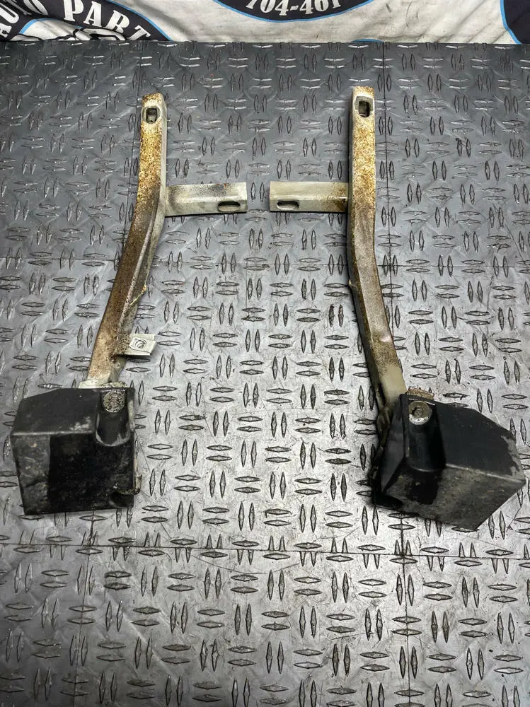 2003-04 Ford Mustang Svt Cobra Rear Crash Bar Brackets Pair- Oxford White 255 1