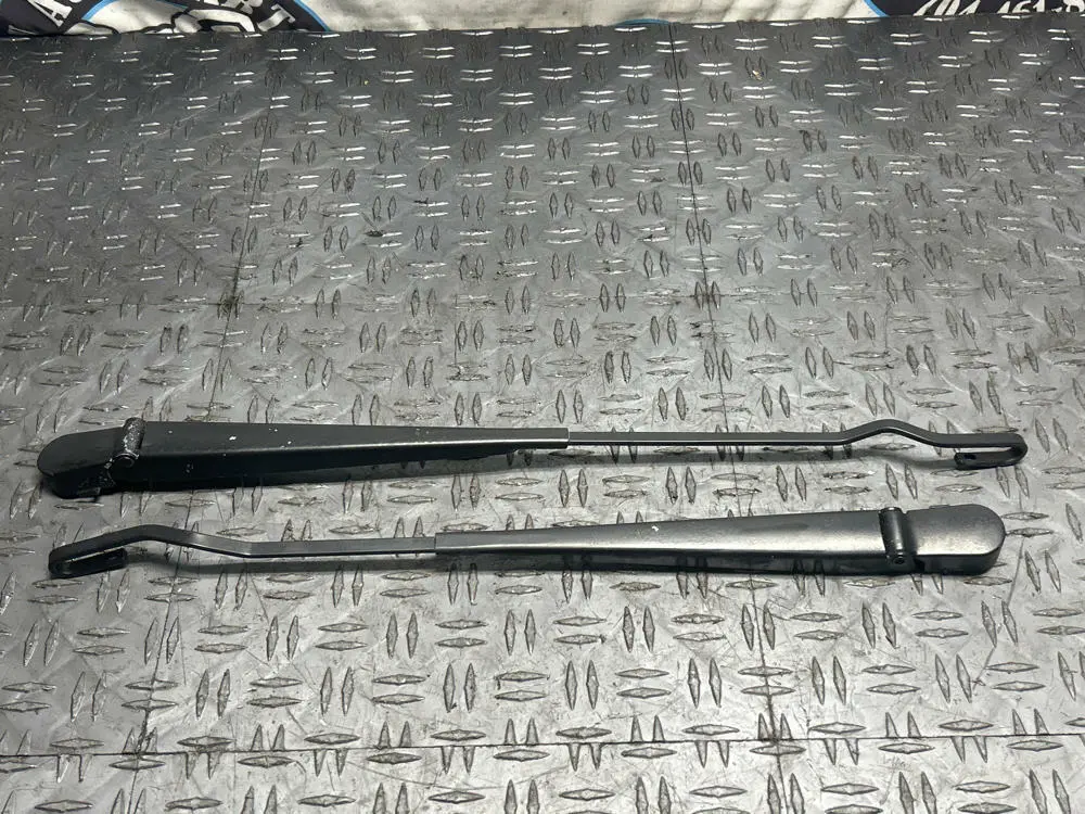 2003-04 Ford Mustang Svt Cobra Wiper Arm Pair- No Blades, Non-Aero Foil 255 1