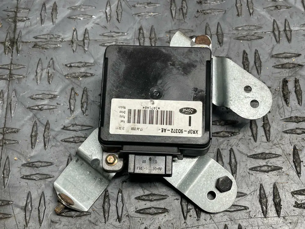 2003-04 Ford Mustang Svt Cobra Fuel Pump Driver Module- For 4.6 4V S/C 255 1