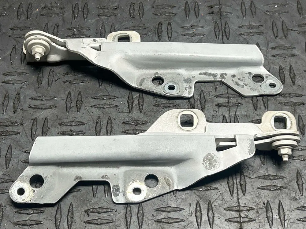 2003-04 Ford Mustang Svt Cobra Hood Hinges Pair- Oxford White 255 1