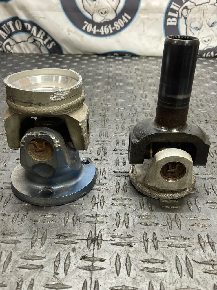 2004-06 Pontiac Gto Driveshaft Input/Output Flanges- For 4L60e Auto Trans 280 1