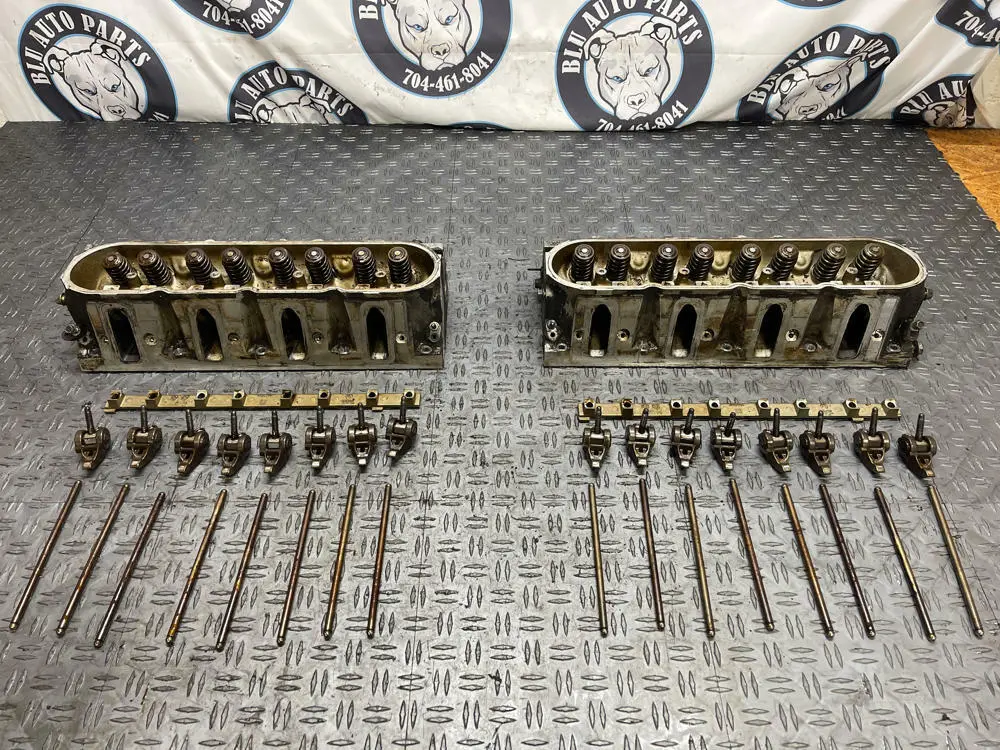 2004 Pontiac Gto Ls1 5.7L V8 Pair Lh Rh Cylinder Heads- See Desc 280 1
