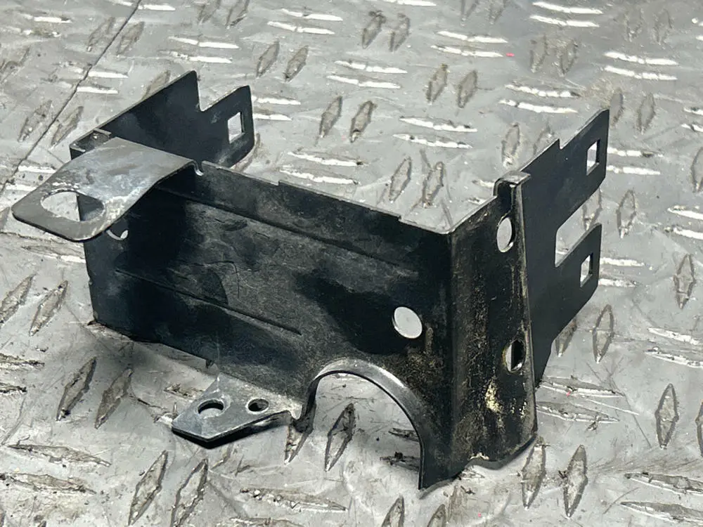 1999-04 Ford Mustang  Engine Bay Fuse Box Mounting Bracket 286 1