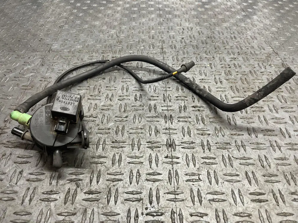 2003-04 Ford Mustang Svt Cobra Purge Control Valve 286 1