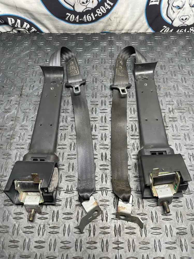 1999-04 Ford Mustang Oem Rear Seat Belt Pair- For Convertible 286 1