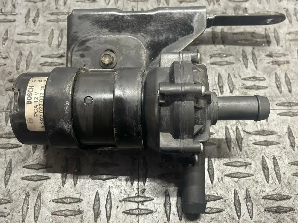 2003-04 Ford Mustang Svt Cobra Heat Exchanger Pump & Bracket 287 1