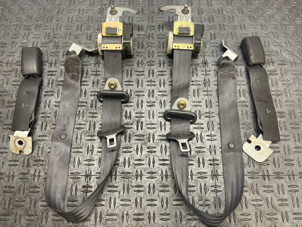 2003-04 Ford Mustang Svt Cobra Rear Seat Belts Pair Coupe Lh Rh 287 1