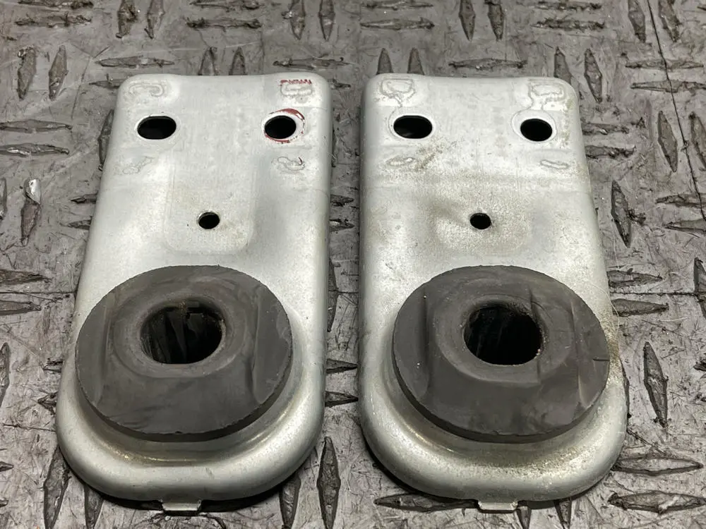 2011-14 Ford Mustang Gt V6 Radiator Brackets 33K Miles 290 1