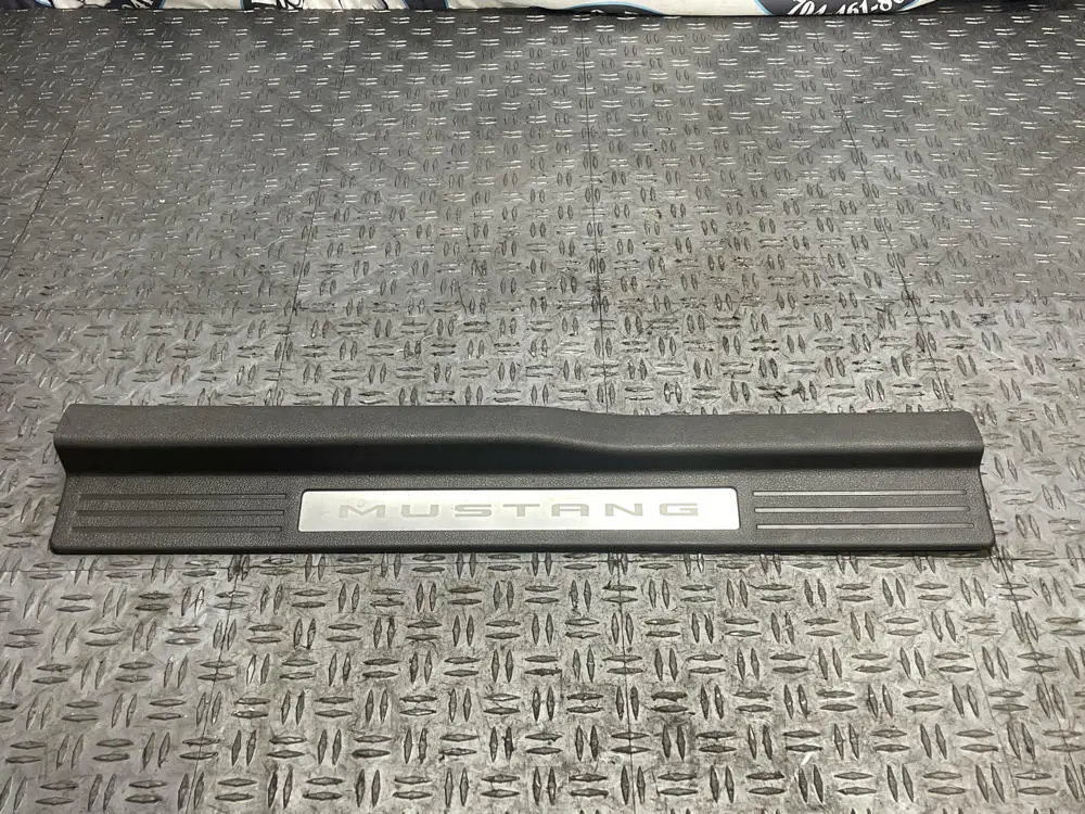 2011-14 Ford Mustang Passenger Rh Illuminated Door Sill 290 1