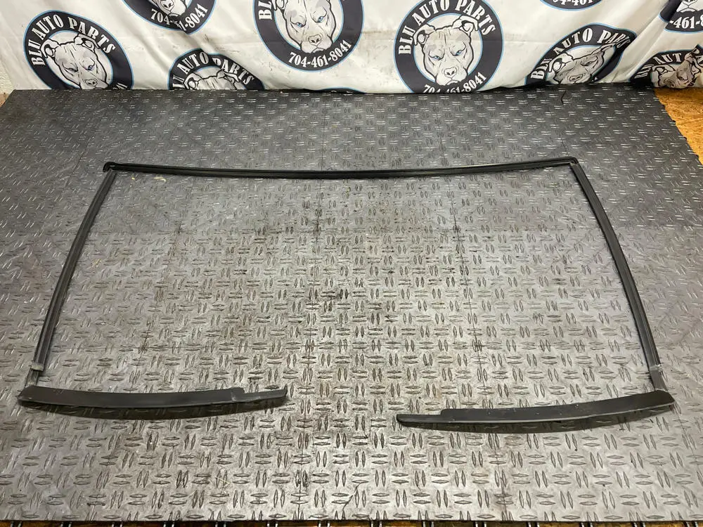 1987-93 Ford Mustang Oem Windshield Trim 289 1