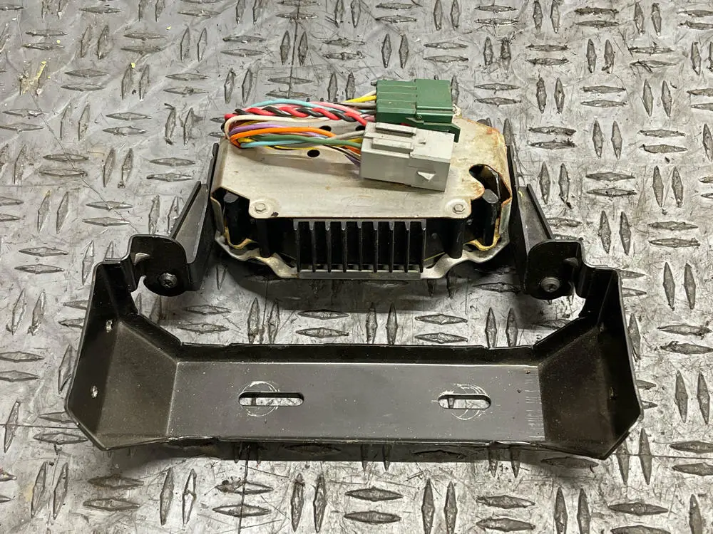 1987-93 Ford Mustang Oem Amplifier W/ Mounting Bracket 289 1