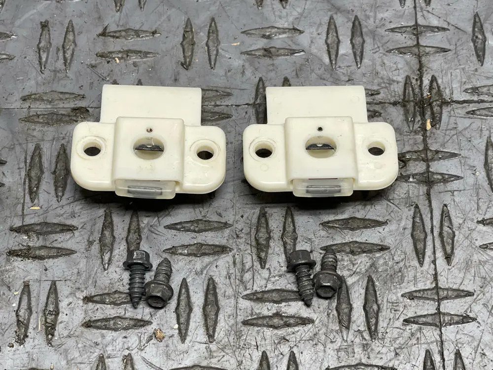 2003-04 Ford Mustang Mach One Rear Seat Lower Mounting Tabs 19K Miles 296 1